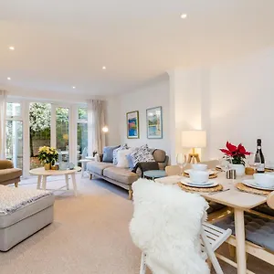 Modern Mews House With Free Parking Space, And Patio By Huluki Sussex Hébergement de vacances Hove